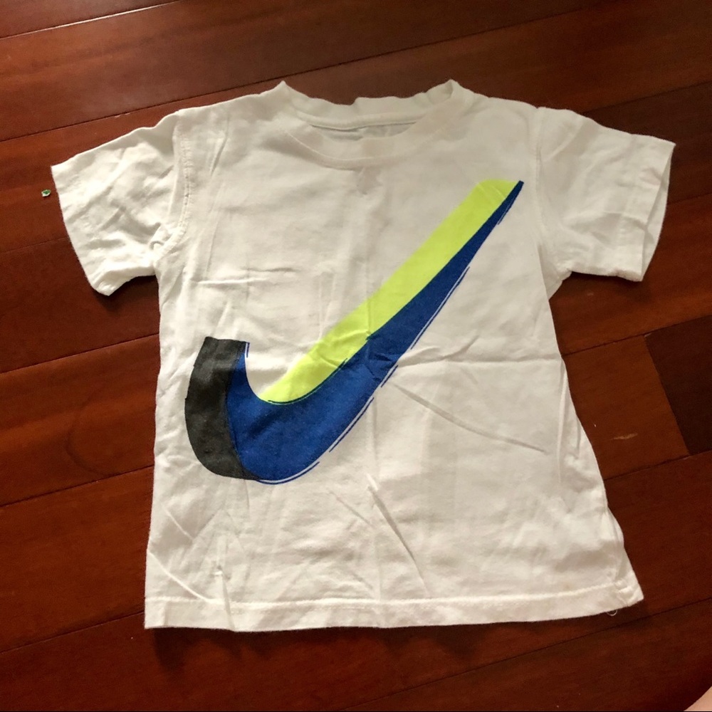 NIKE Graphic Tee. Size 4T